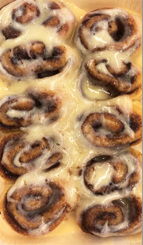 Pizza Hut Has New Cinnabon Mini Rolls - Pizza Hut Desserts 2018