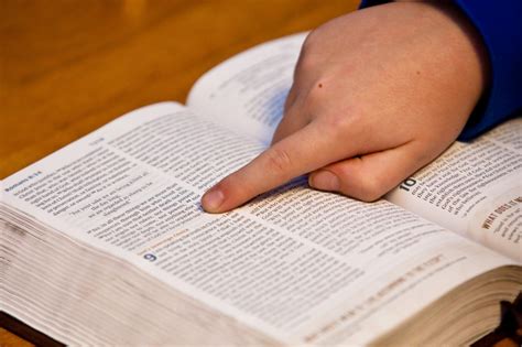 Gambar : penulisan, tangan, kata, orang, bacaan, jari, mahasiswa, anak, belajar, iman ...