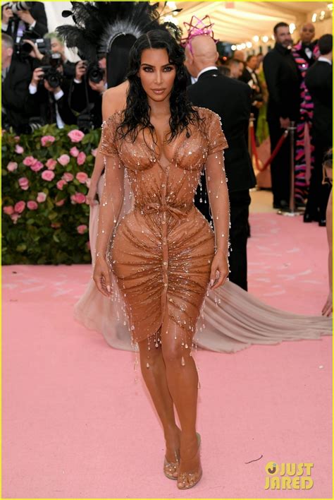 Kim Kardashian Shows Her Assets at Met Gala 2019 with Kanye West ...