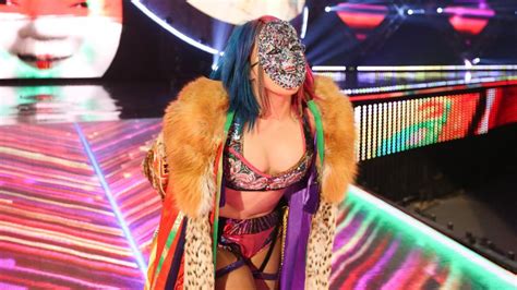 Asuka Shows Off Elaborate Detail Of Her WrestleMania Mask