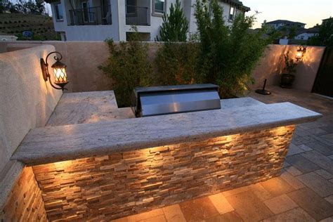 20+ Outdoor Kitchen Lighting Ideas – DECOOMO