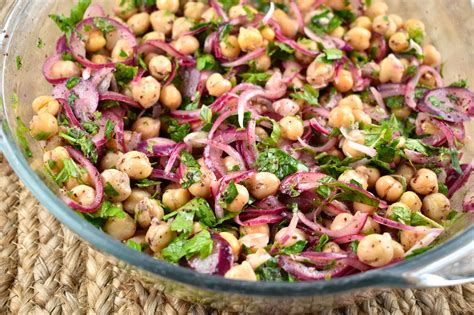 Chickpea and Sumac Salad Recipe - 1 Point - LaaLoosh