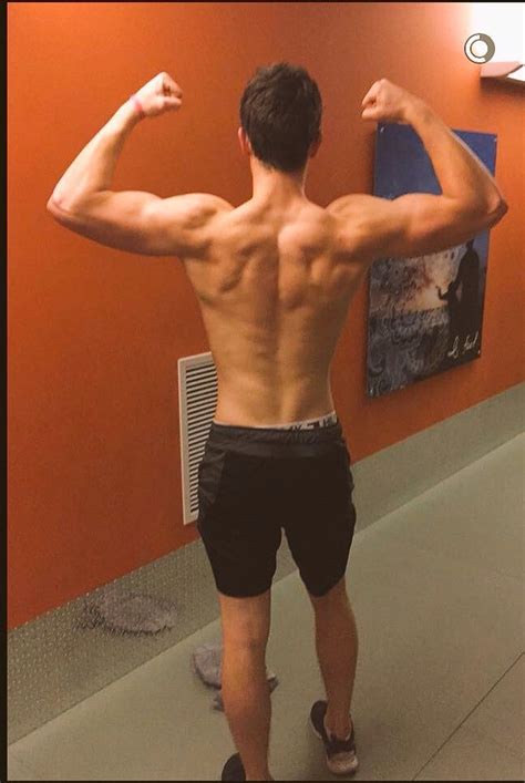 Them back muscles though | Shawn mendes memes, Shawn mendes, Shawn