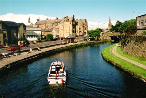 √ Lancaster Canal History