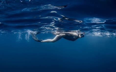 Wallpaper : underwater, women, blue, swimming 2560x1595 - WallpaperManiac - 1235605 - HD ...