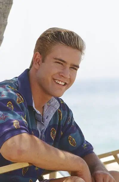 HAWAIIAN STYLE WITH Mark-Paul Gosselaar as Zack Morris - 1992 TV Photo 7 EUR 5,45 - PicClick DE