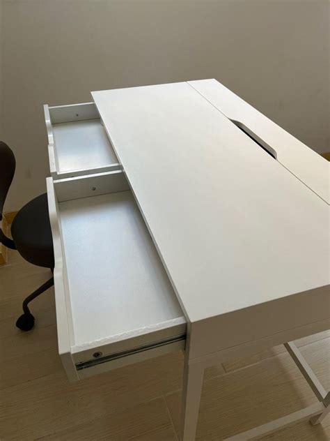 IKEA Desk Table White , 傢俬＆家居, 傢俬, 桌子 - Carousell