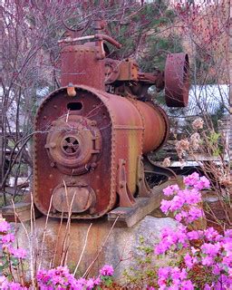 Steam engine | I'm pretty sure this is an antique steam engi… | Flickr