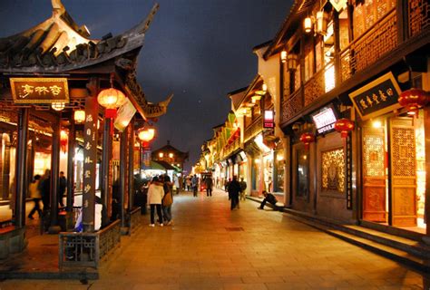 Hangzhou Nightlife: Shows, Music Fountain, Walking, Bars & Clubs