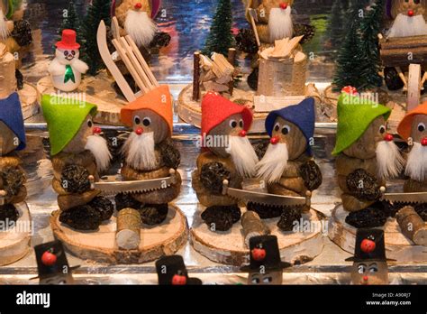 DEU Mittelfranken Nuernberg Christkindlesmarkt Zwetschgenmaennle Souvenirs Stock Photo - Alamy