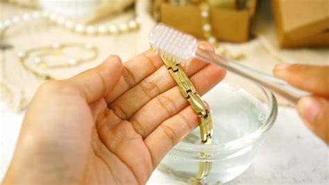 3 Easy Ways On How To Clean Artificial Jewellery At Home!