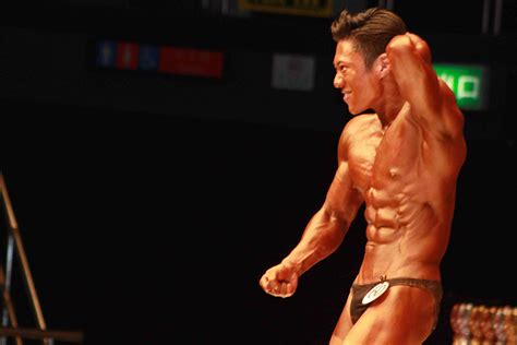 The Eight Mandatory Poses in Bodybuilding