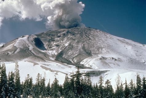 File:MSH80 early eruption st helens from NE 04-10-80.jpg - Wikipedia, the free encyclopedia