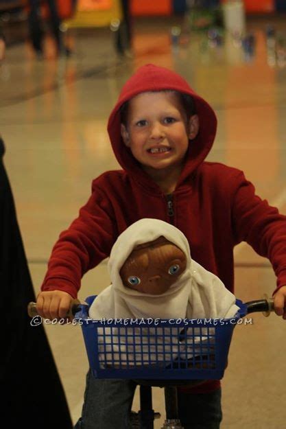 Easy and Cheap: Elliot and E.T. DIY Costume for a Boy