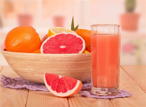 Surprising Side Effects of Drinking Grapefruit Juice, Say Dietitians ...