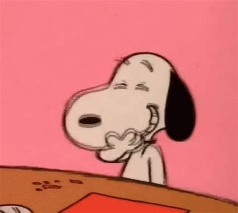 Snoopy Giggle GIF - Snoopy Giggle Chuckle - Descobreix i comparteix GIF