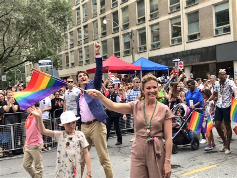 Justin Trudeau and his family marching in the Toronto Pride Parade : r/pics