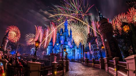 #DisneyParksLIVE: Watch Magic Kingdom Park Fireworks Tonight at 11:45 p ...