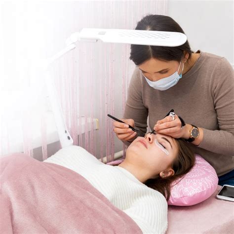 Eyelash Technician Course – EMF Training Ltd