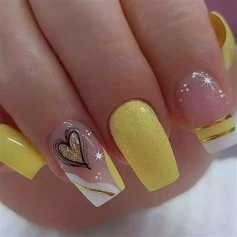 Try These Stunning Simple Short Nail Designs 2023