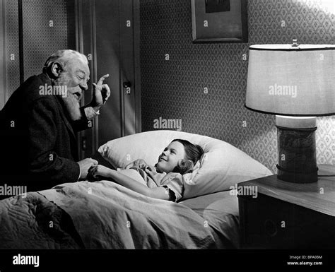 EDMUND GWENN, NATALIE WOOD, MIRACLE ON 34TH STREET, 1947 Stock Photo - Alamy