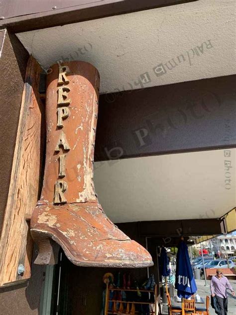 Old boot repair shop – RandumbPhoto.com