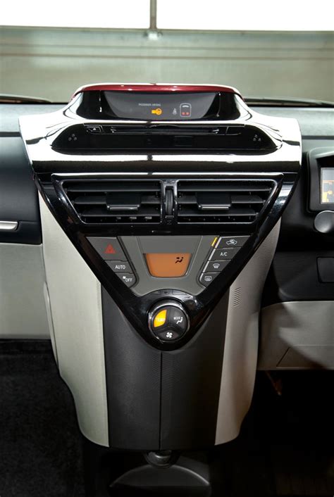 2011 Toyota iQ Gets Upgraded Interior and Euro V Engines - autoevolution