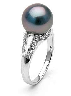 Tahitian pearls, Part Two: Picking Polynesians