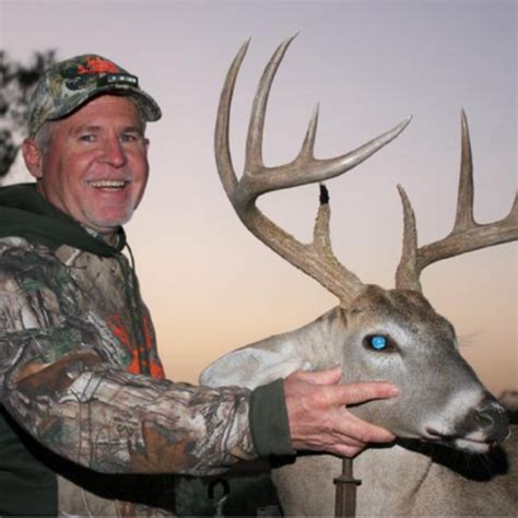 How to Catch Whitetail Deer & Whitetail Deer Hunting Guides