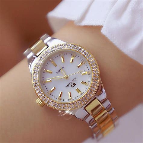 100 CLÁSICOS DE LA MODA | Women wrist watch, Womens watches, Crystal ...