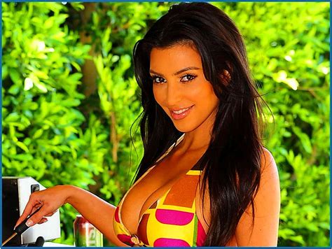 Kim kardashian bikini screensaver - Download free