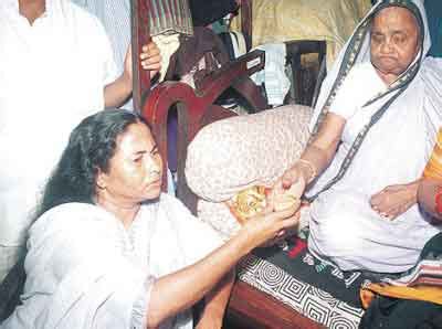 Mamata Banerjee Wiki, Age, Husband, Family, Biography & More - WikiBio