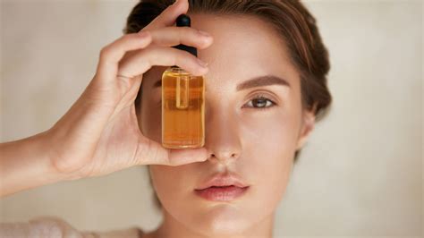 Can Jojoba Oil Really Help Clear Up Acne? | Allure