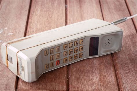 Motorola DynaTAC 8000X : El primer Teléfono Móvil Comercial