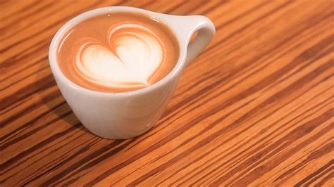 Cómo verter un corazón | Arte Latte