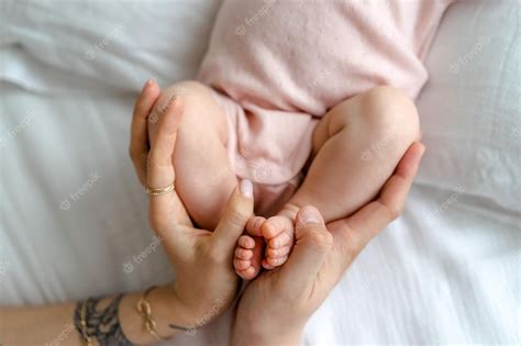 Premium Photo | Baby feet in parent's hands newborn photography idea