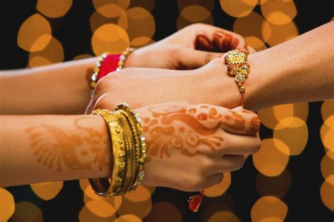 Know Astrologically Right Time To Tie Rakhi on This Raksha Bandhan!