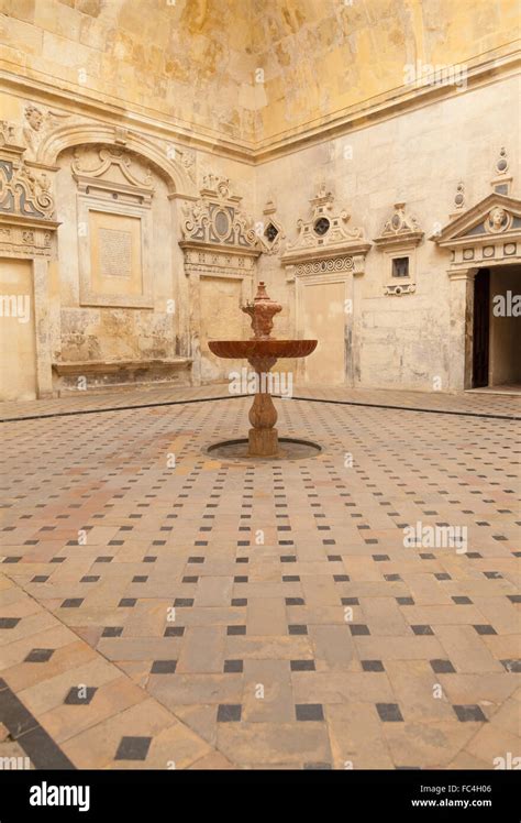 Seville Cathedral Interior Stock Photo - Alamy