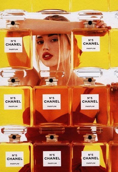 The famous faces of the iconic Chanel No.5 ads in 2020 | Perfume adverts, Chanel art, Chanel perfume