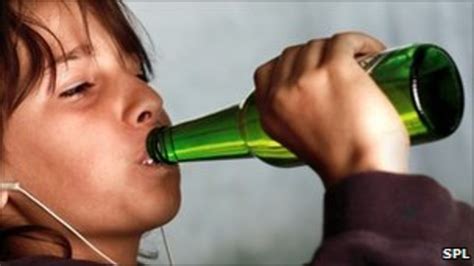 Tackle children's alcohol misuse 'early', urges report - BBC News