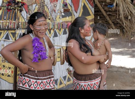 Brazil rainforest tribe women hi-res stock photography and images - Alamy