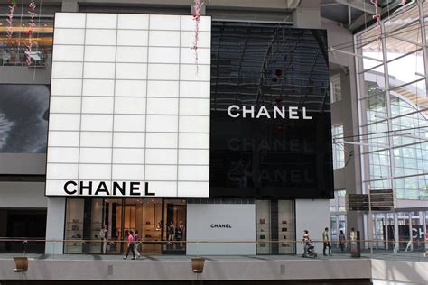 chanel in singapore - Cerca con Google | Door design modern, Chanel ...