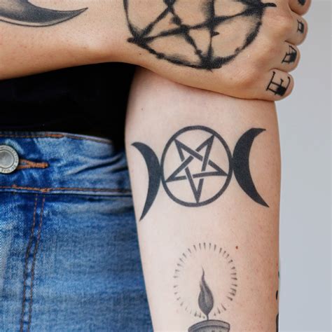 Triple Moon Symbol – Tattoo Icon