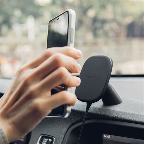 Moshi SnapTo Magnetic Car Mount with Wireless Charging – DXB.NET | Magnetic car mount, Wireless ...