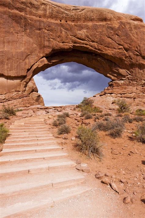 Rastro Del Norte De La Ventana En El Parque Nacional De Los Arcos Imagen de archivo - Imagen de ...