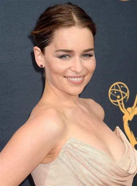 What Bra Size Is Emilia Clarke? | TheBetterFit