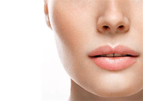 How to Get Rid of Dark Lips from Smoking - 8 Natural Home Remedies