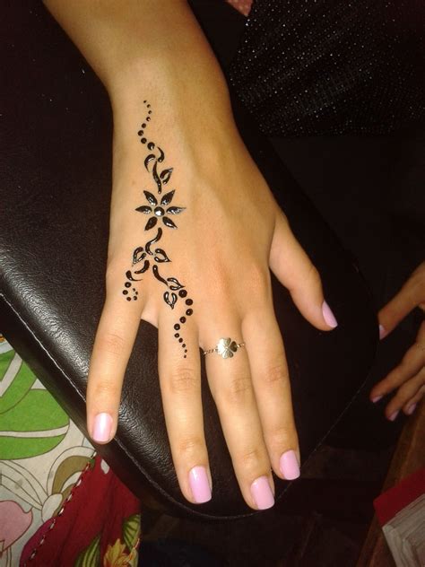 Small Henna Tattoo Ideas