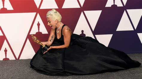 Photos: Lady Gaga Gets Delightfully Dramatic After Winning Oscars ...