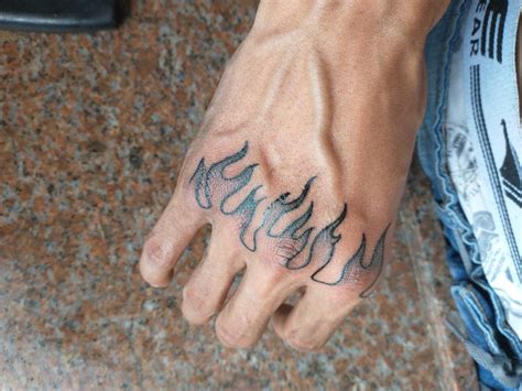 flame hand tattoo | Tatuagem